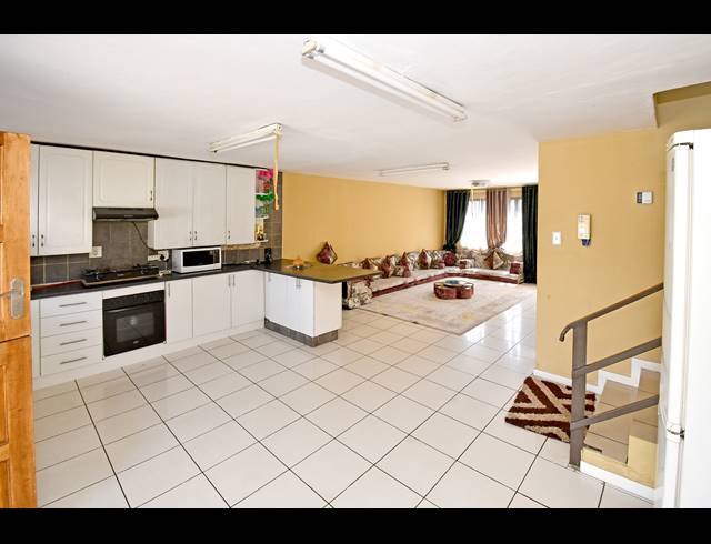 9 BEDROOM HOUSE FOR SALE IN MAYFAIR